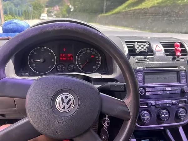 Utilizat 2005 VW Golf V Berlinǎ | 3.000 EUR (Puțin scump) - Imagine 1/4