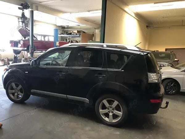 Second-hand Mitsubishi Outlander 140 CP (102 kW) 2008 Negru SUV