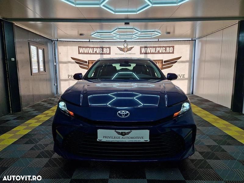 Second-hand Toyota Camry 218 CP (160 kW) 2025 Culoarealbastru Berlinǎ