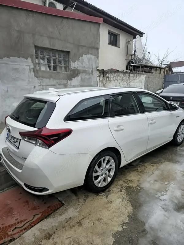 Second-hand Toyota Auris Hybrid 130 CP (95 kW) 2018 Break