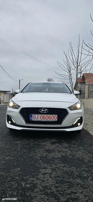 Second-hand Hyundai i30 Intro Edition 110 CP (80 kW) 2018 Culoarealb Break