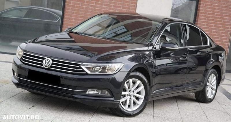 Culoarenegru Utilizat 2017 VW Passat Trendline Berlinǎ | 10.000 EUR (Preț bun) - Imagine 1/4