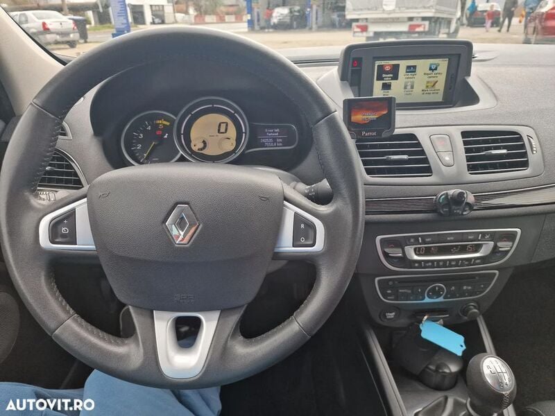 Gri Utilizat 2012 Renault Mégane GrandTour Expression Break | 4.000 EUR (Preț bun) - Imagine 1/4