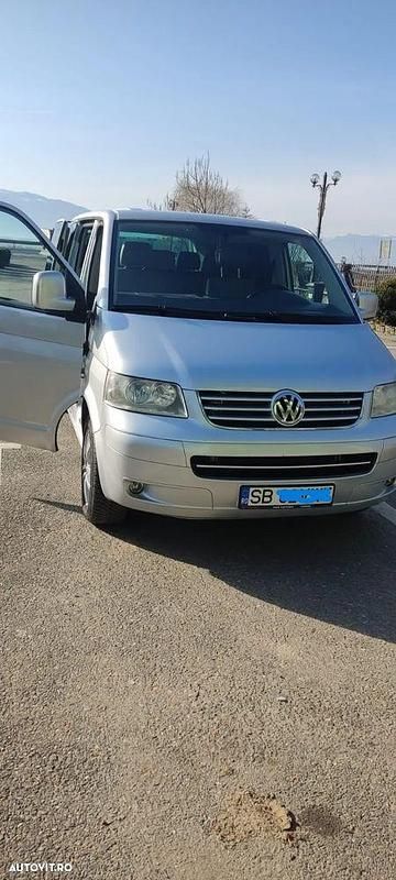 Culoareargint Utilizat 2006 VW Caravelle Monovolum | 7.150 EUR (Preț bun) - Imagine 1/4