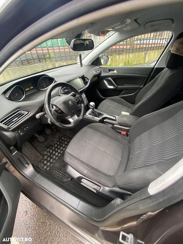 Second-hand Peugeot 308 Allure 120 CP (88 kW) 2014 Culoaremaro Break