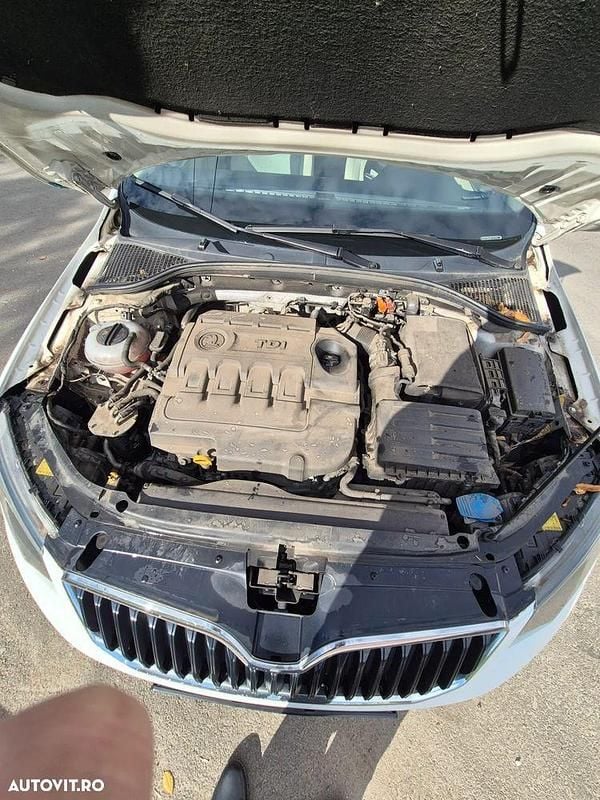 Second-hand Skoda Octavia Ambiente 105 CP (77 kW) 2014 Culoarealb Hatchback