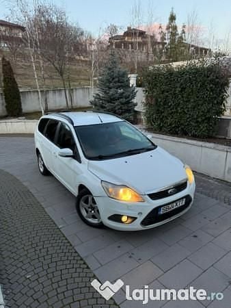 Argintiu Utilizat 2011 Ford Focus Break | 1.900 EUR (Preț bun) - Imagine 1/4