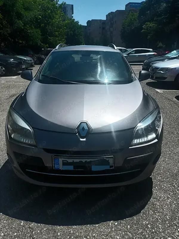 Utilizat 2010 Renault Mégane III Break | 2.800 EUR (Preț bun) - Imagine 1/4