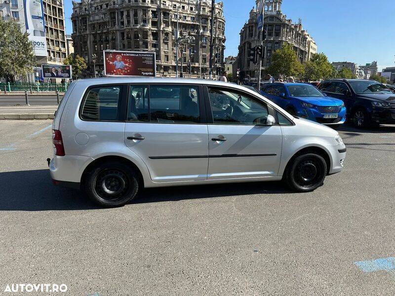 Second-hand VW Touran Conceptline 90 CP (66 kW) 2008 Gri Monovolum
