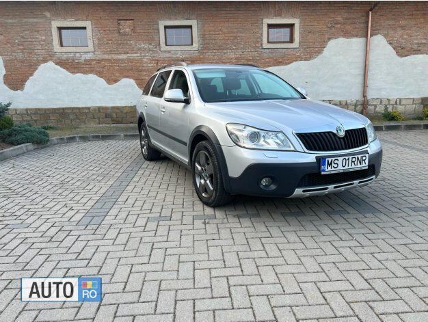 Gri Utilizat 2012 Skoda Octavia Break | 6.990 EUR (Puțin scump) - Imagine 1/4