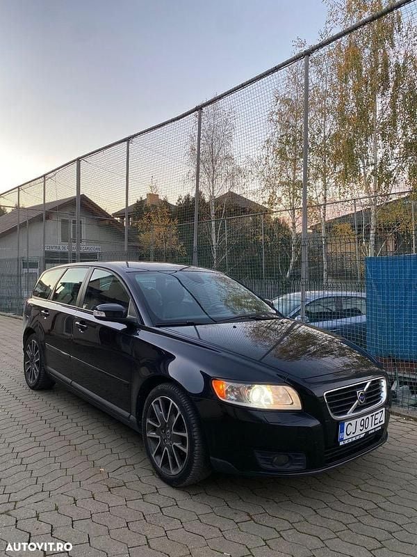 Culoarenegru Utilizat 2008 Volvo V50 Summum Break | 2.550 EUR - Imagine 1/4