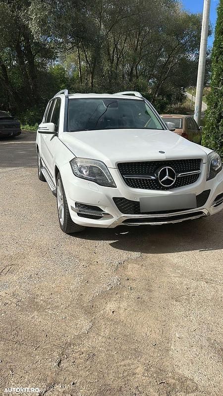Culoarealb Utilizat 2013 Mercedes GLK350 SUV | 15.550 EUR (Puțin scump) - Imagine 1/4