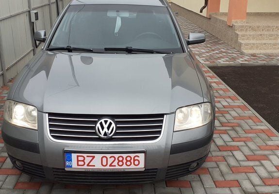 Second-hand VW Passat 151 CP (111 kW) 2002 Gri Berlinǎ