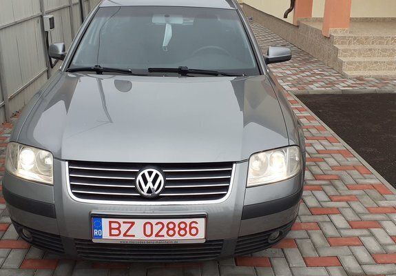 Gri Utilizat 2002 VW Passat Berlinǎ | 2.690 EUR - Imagine 1/4