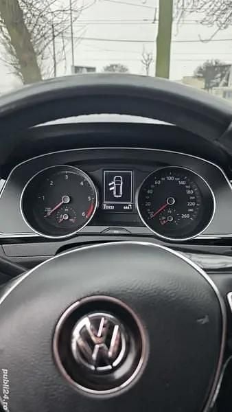 Second-hand VW Passat Highline 150 CP (110 kW) 2017 Gri Break