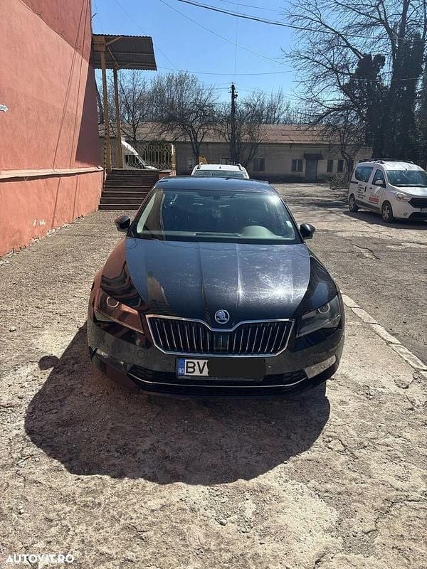 Culoarenegru Utilizat 2016 Skoda Superb Ambition Berlinǎ | 10.500 EUR (Preț OK) - Imagine 1/4