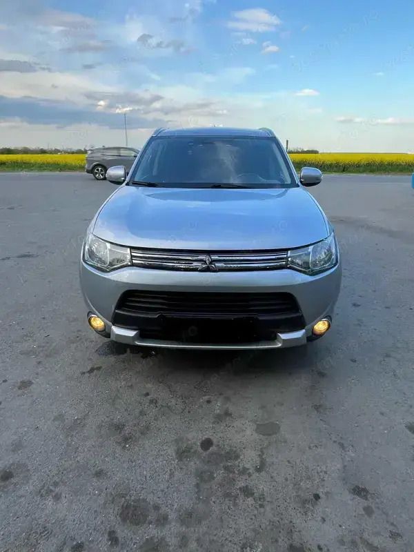 Gri Utilizat 2014 Mitsubishi Outlander P-HEV SUV | 9.189 EUR (Preț OK) - Imagine 1/4
