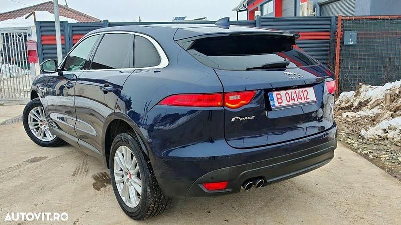 Second-hand Jaguar F-Pace 180 CP (132 kW) 2017 Culoarealbastru SUV