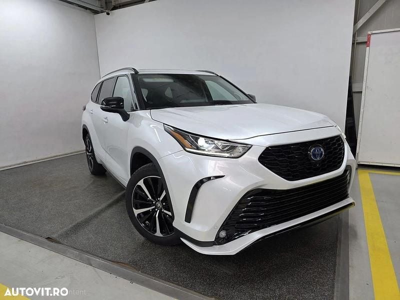 Culoarealb Utilizat 2022 Toyota Highlander Luxury SUV | 50.499 EUR - Imagine 1/4
