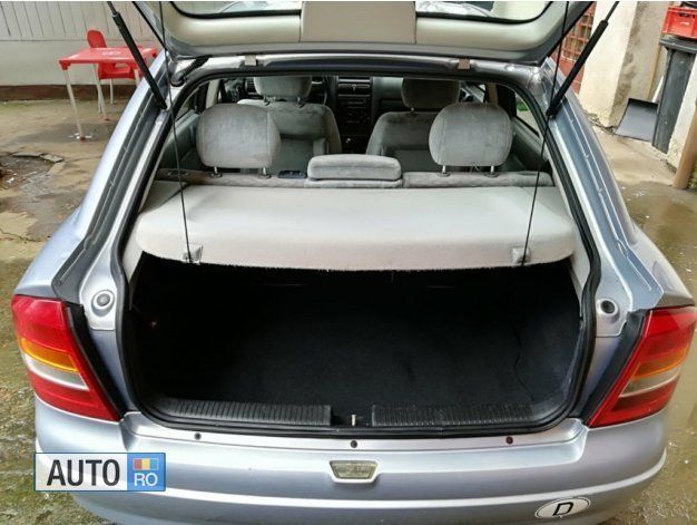 Albastru marin Utilizat 2001 Opel Astra Hatchback | 1.650 EUR - Imagine 1/4