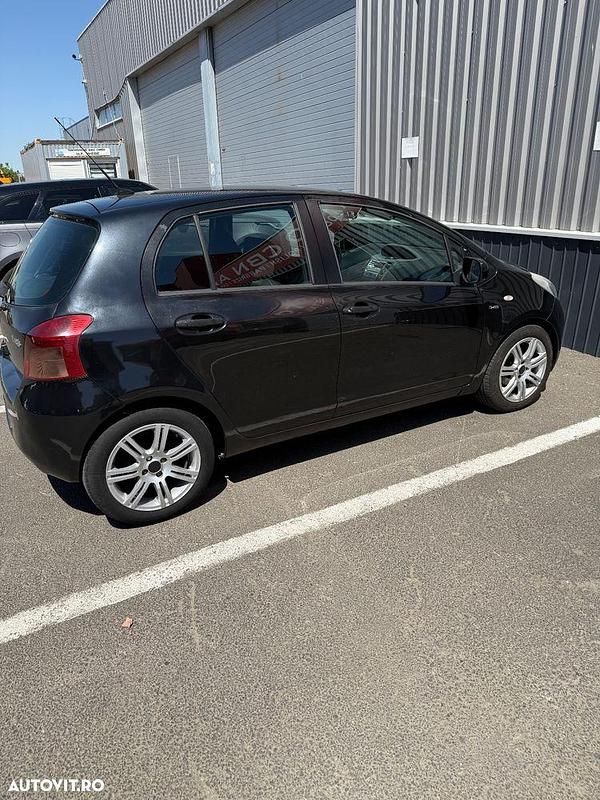 Culoarenegru Utilizat 2007 Toyota Yaris Luna | 3.200 EUR (Preț OK) - Imagine 1/4