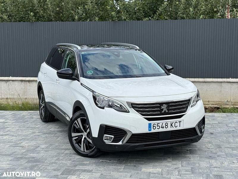 Culoarealb Utilizat 2017 Peugeot 5008 Allure Monovolum | 12.900 EUR (Scump) - Imagine 1/4