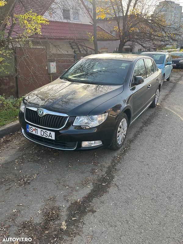 Culoarenegru Utilizat 2009 Skoda Superb Elegance Berlinǎ | 5.699 EUR (Preț OK) - Imagine 1/4