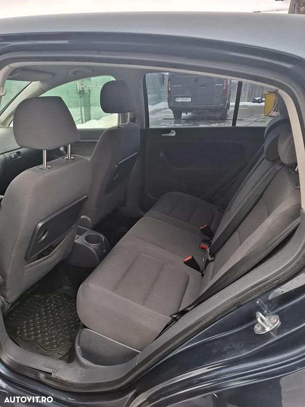 Second-hand VW Golf V Comfortline 140 CP (102 kW) 2007 Culoarealb Hatchback