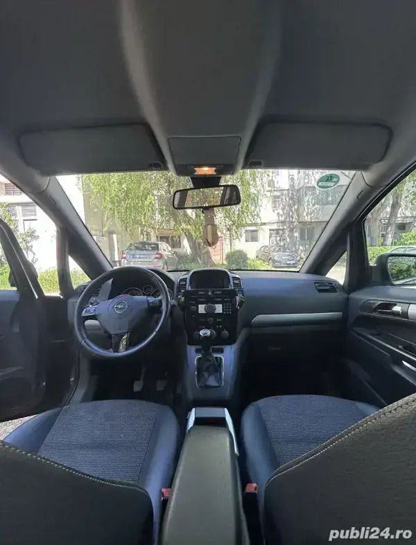 Utilizat 2011 Opel Zafira Monovolum | 3.700 EUR (Preț OK) - Imagine 1/4