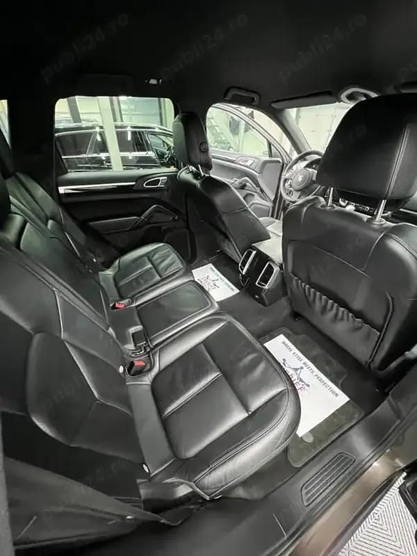 Second-hand Porsche Cayenne 245 CP (180 kW) 2012 Maro SUV