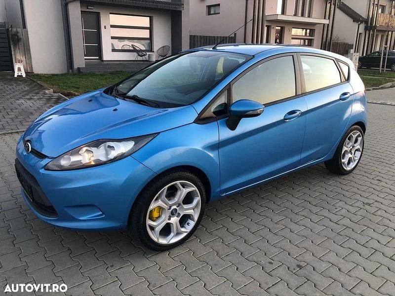 Second-hand Ford Fiesta Trend 70 CP (51 kW) 2010 Culoarealbastru Hatchback