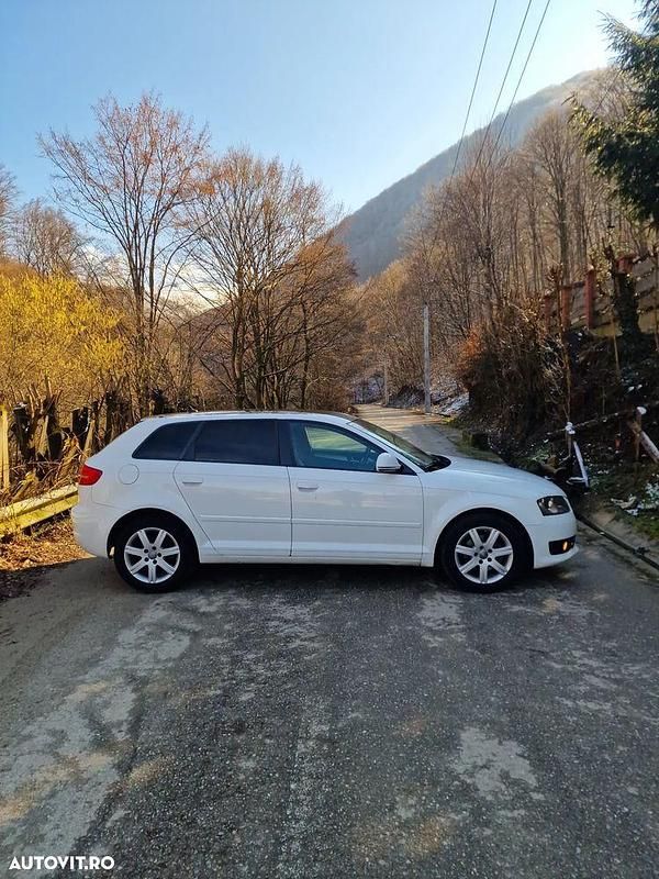 Second-hand Audi A3 S-Line 140 CP (102 kW) 2009 Culoarealb Hatchback