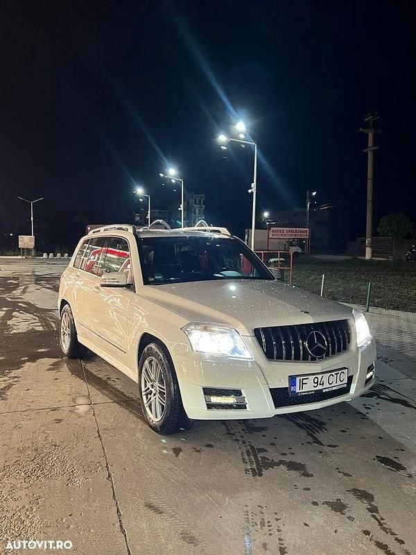 Culoarealb Utilizat 2010 Mercedes GLK220 SUV | 9.700 EUR (Preț OK) - Imagine 1/4