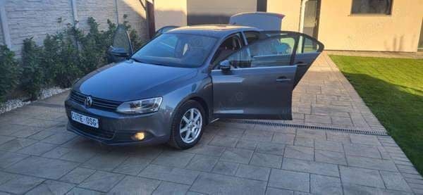 Alte culori Utilizat 2013 VW Jetta Berlinǎ | 6.999 EUR (Preț OK) - Imagine 1/4