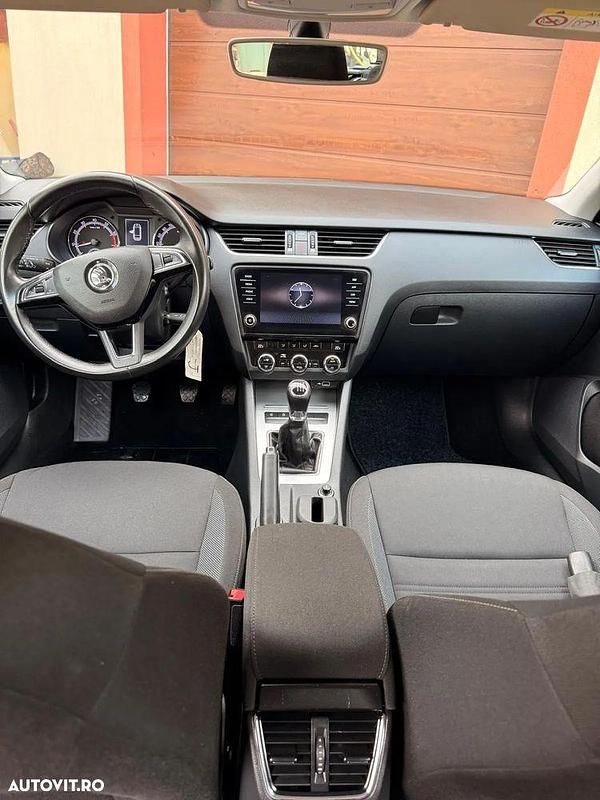 Second-hand Skoda Octavia 149 CP (109 kW) 2019 Culoarenegru Hatchback