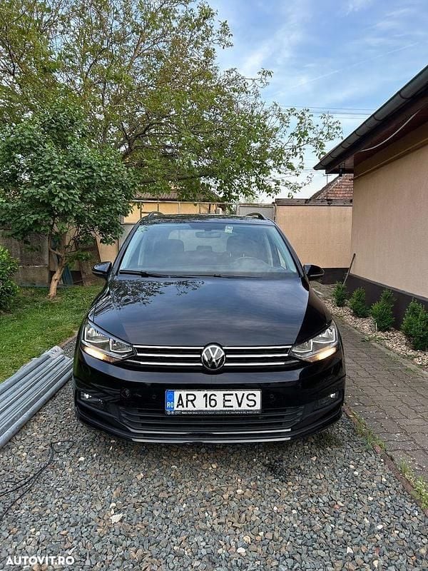 Culoarenegru Utilizat 2021 VW Touran Comfortline Monovolum | 19.900 EUR (Preț OK) - Imagine 1/4