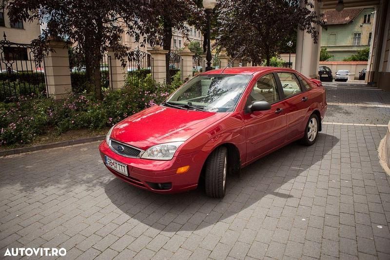 Rosu Utilizat 2005 Ford Focus Berlinǎ | 4.500 EUR - Imagine 1/4