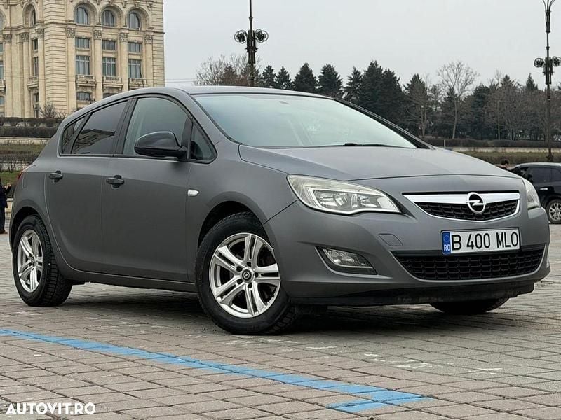 Second-hand Opel Astra Cosmo 110 CP (80 kW) 2011 Culoaregri Hatchback