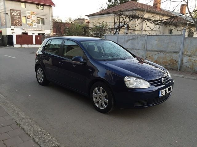 Second-hand VW Golf V 102 CP (75 kW) 2007 Albastru Berlinǎ
