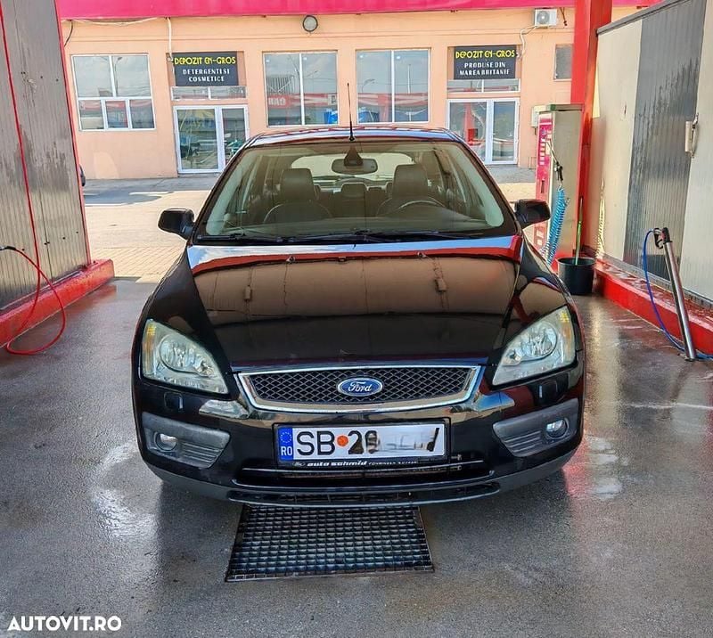Negru Utilizat 2007 Ford Focus Hatchback | 1.600 EUR (Preț OK) - Imagine 1/4
