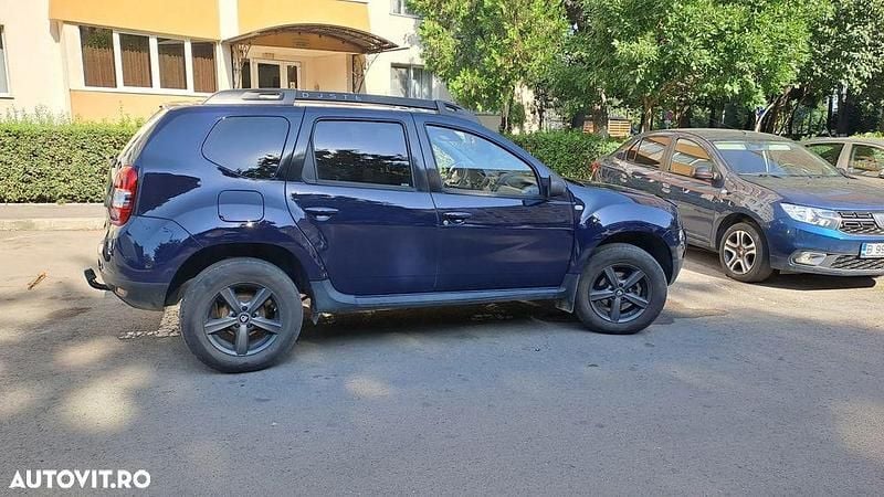 Culoarealbastru Utilizat 2015 Dacia Duster Lauréate SUV | 8.600 EUR (Preț bun) - Imagine 1/4