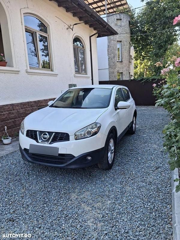 Culoarealb Utilizat 2011 Nissan Qashqai Acenta SUV | 7.900 EUR (Scump) - Imagine 1/4