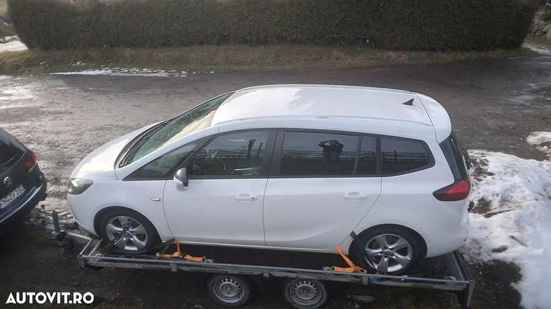 Culoarealb Utilizat 2016 Opel Zafira Tourer drive Monovolum | 4.800 EUR (Super Preț) - Imagine 1/4
