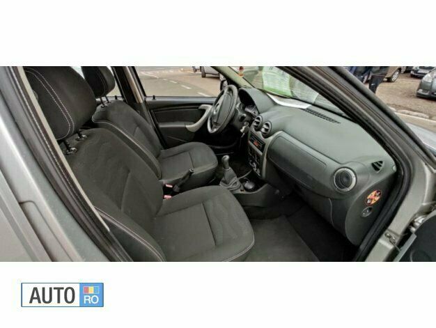 Second-hand Dacia Sandero 68 CP (50 kW) 2010 Argintiu Hatchback