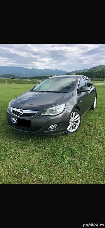 Gri Utilizat 2010 Opel Astra Hatchback | 6.990 EUR - Imagine 1/4
