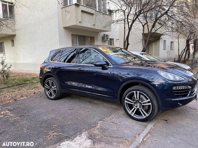 Culoarealbastru Utilizat 2011 Porsche Cayenne SUV | 16.000 EUR (Preț bun) - Imagine 1/4