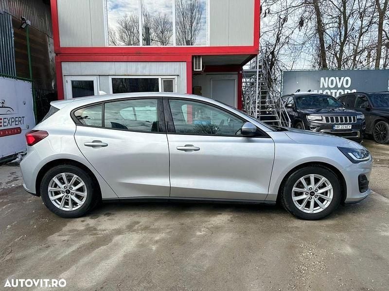 Second-hand Ford Focus 120 CP (88 kW) 2022 Culoareargint Hatchback
