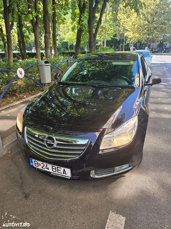 Culoaremaro Utilizat 2011 Opel Insignia Hatchback | 5.200 EUR (Preț OK) - Imagine 1/4