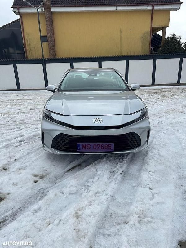 Second-hand Toyota Camry Luxury 218 CP (160 kW) 2025 Culoareargint Berlinǎ