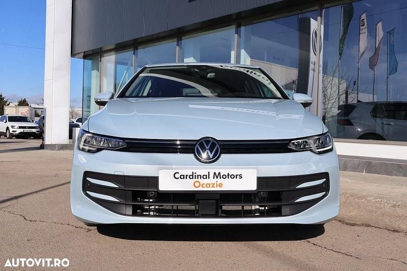 Second-hand VW Golf VIII Life 204 CP (150 kW) 2025 Culoarealbastru Hatchback